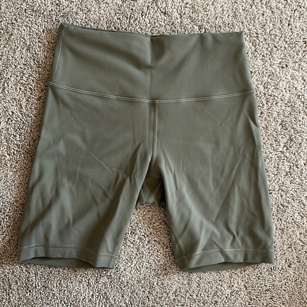 Lululemon Wunder Train biker shorts size 8